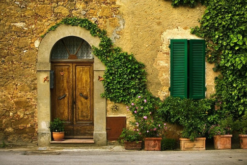 door #italy #tuscany #pienza